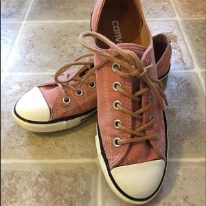 Peachy/Pink Converse w/ tan laces